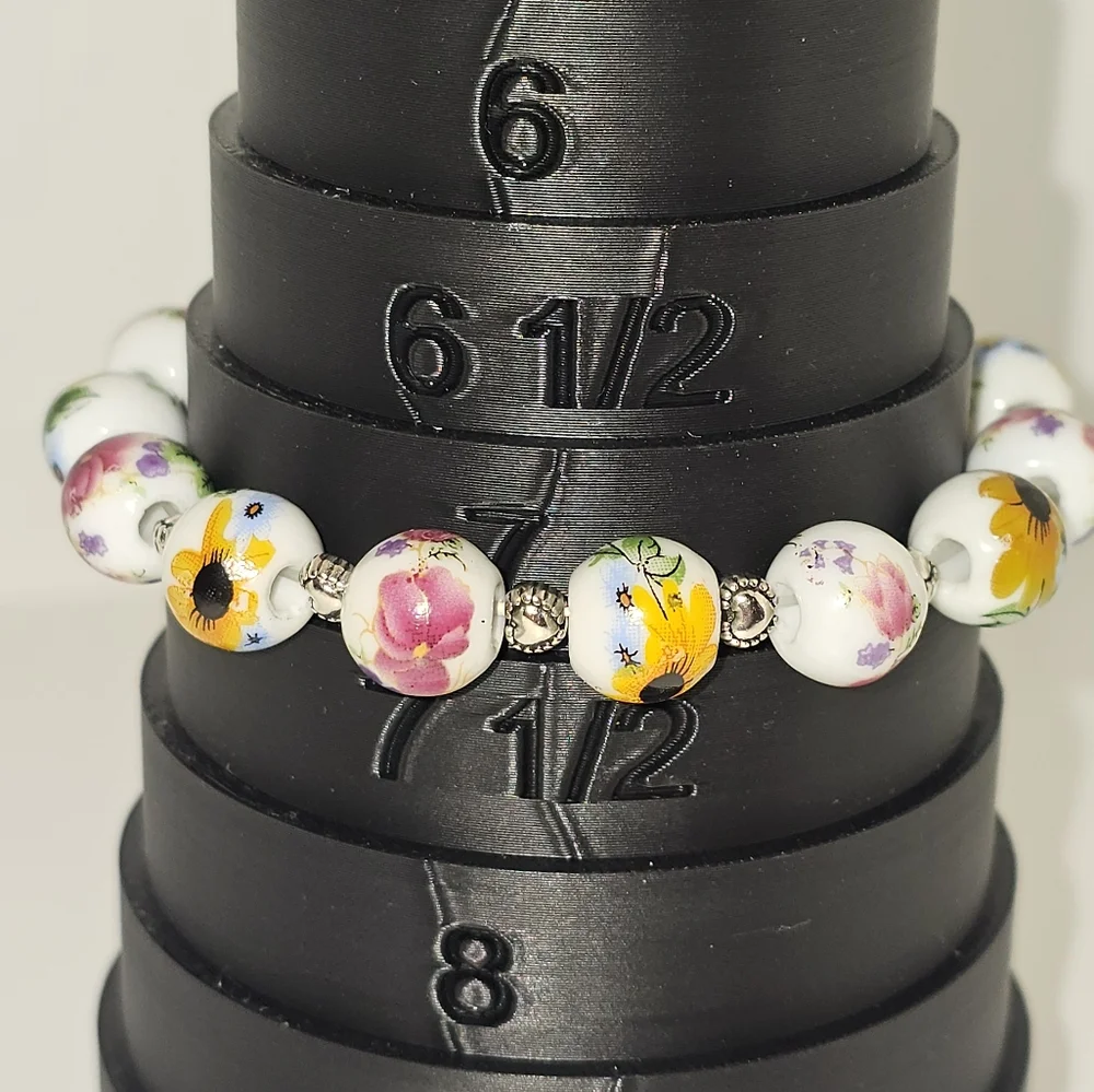 Floral Beaded Stretch Bracelet Handmade - Picture 3 of 3